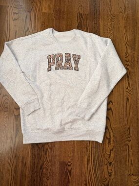 Camouflage Pray Graphic light heather gray sweatshirt large